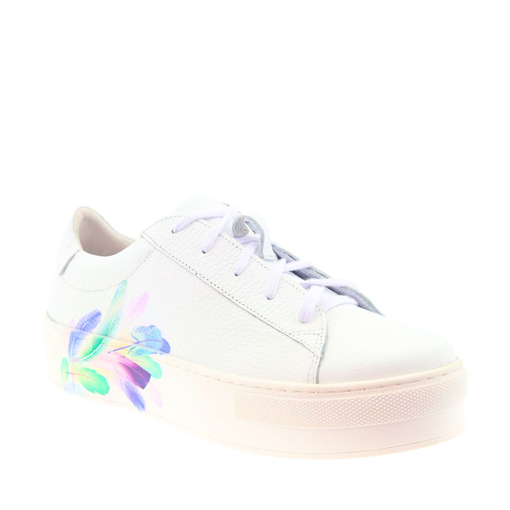 Bílé kožené boty s motivem peří od Nicoll