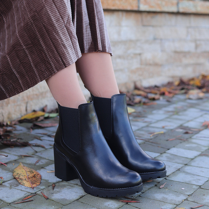 Černé Chelsea boty na vysokém podpatku, Marco Tozzi 2-25414-41