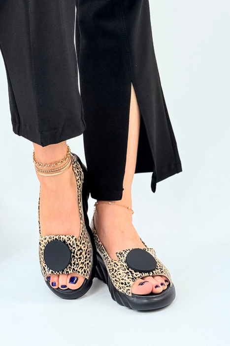 Beżowe perforowane półbuty sznurowane Artiker