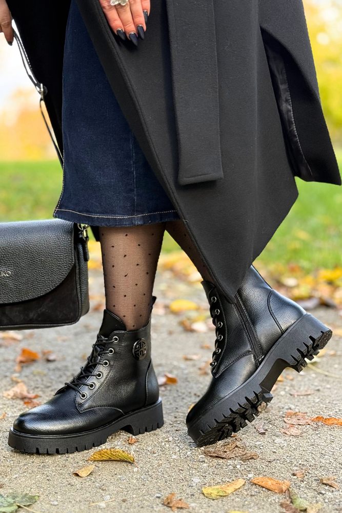 Černé kotníkové boty Potocki s ozdobným podpatkem