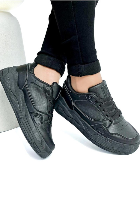 Dámské černé tenisky se silnou, šněrovací podrážkou