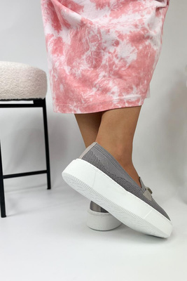 Šedé dámské boty na platformě se zdobením