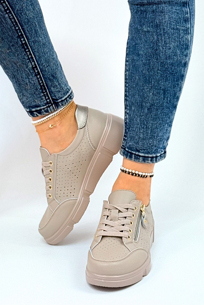 Děrované kožené boty na taupe platformě