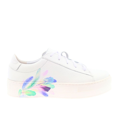 Bílé kožené boty s motivem peří od Nicoll