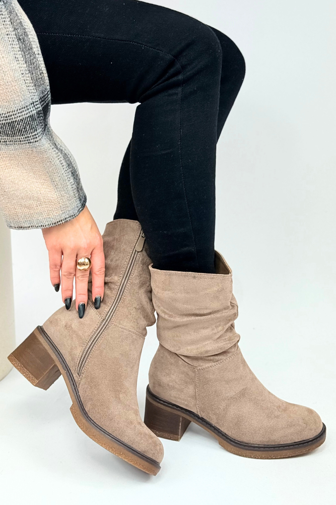 Černé kotníkové boty Potocki s ozdobným podpatkem