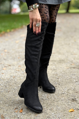 Černé semišové kozačky s blokem T.Sokolski