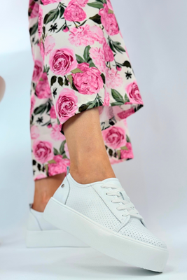 Bílé kožené tenisky na silné platformě Filippo