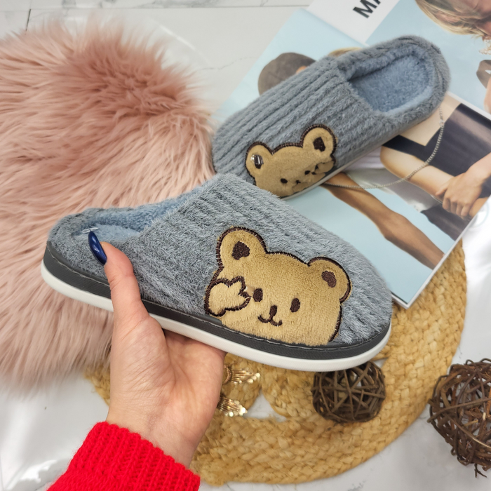 Domácí pantofle šedého medvídka