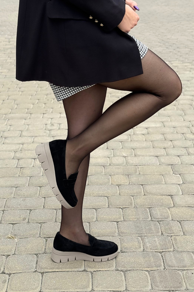 Béžové semišové mokasíny s ozdobnou sponou značky Potocki