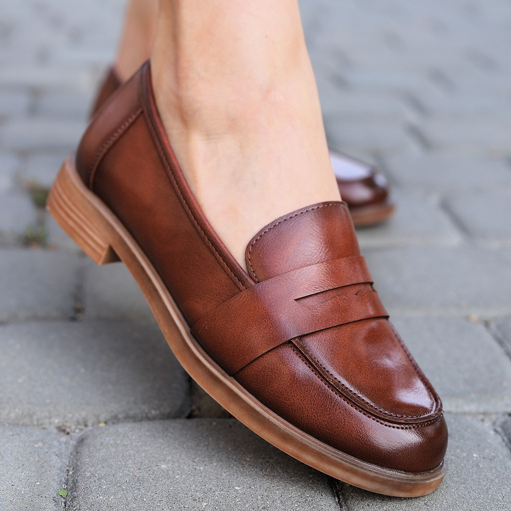 Hnědé dámské mokasíny s plochou podrážkou