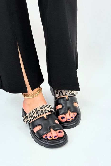 Granatowe mokasyny ażurowe