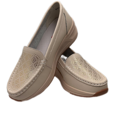 Béžové a zlaté kožené boty na klínku značky Artiker