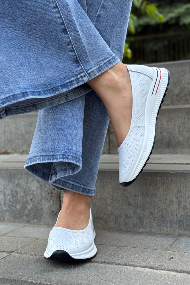 Bílé prolamované kožené boty Filippo