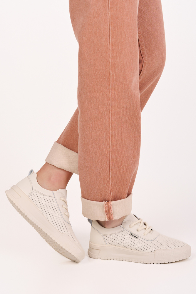 Béžové kožené boty s perforací na platformě