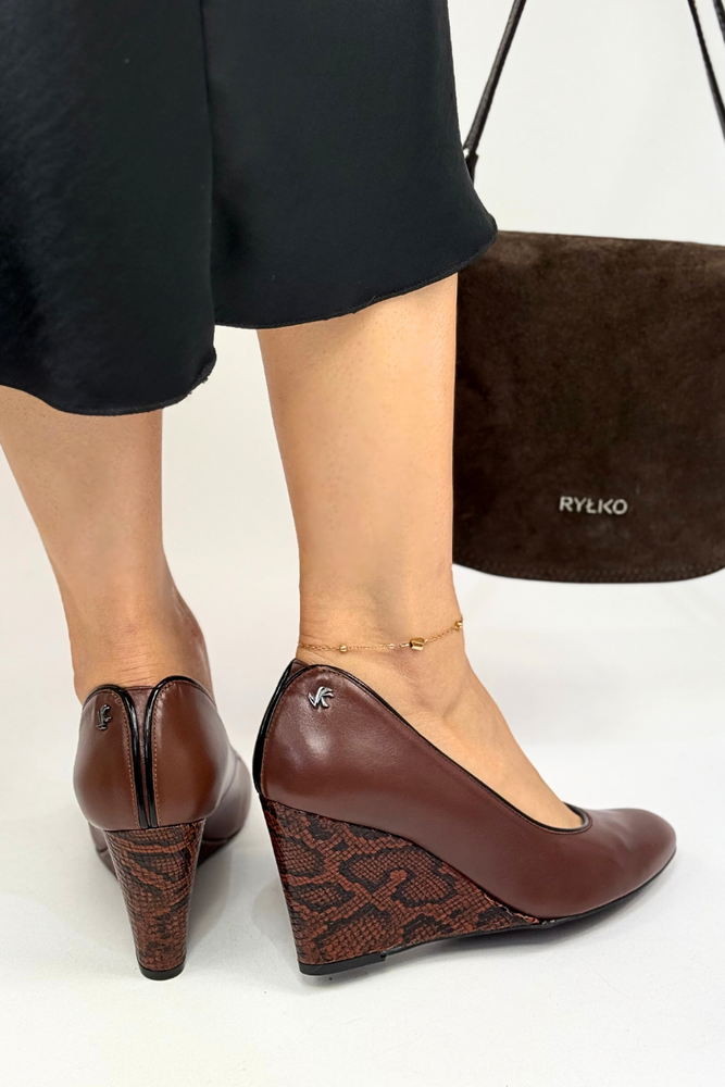 Kordel 2160 zlaté lodičky na klínku