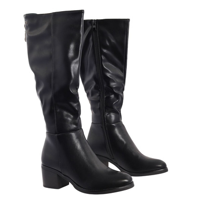 Černé kotníkové boty na zip značky T. Sokolski