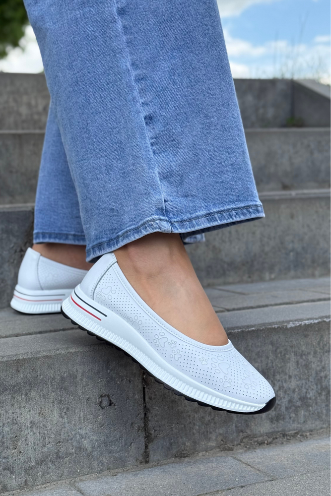 Bílé prolamované kožené boty Filippo