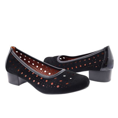 Černé semišové prolamované lodičky