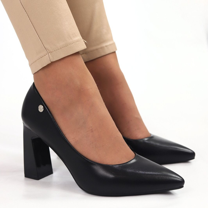 Černé lodičky na patentovém podpatku značky Vinceza