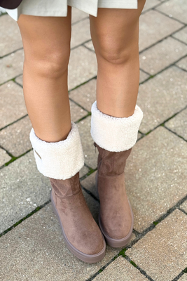 Béžové prolamované jarní kozačky