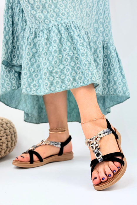 Černé sandály Artiker s elastickým páskem a plochou podrážkou