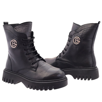 Černé kožené kotníkové boty s vysokými tkaničkami na platformě