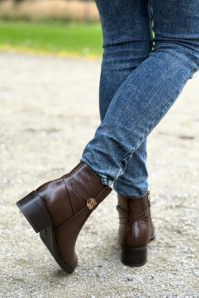 Černé kotníkové boty Potocki s ozdobným podpatkem