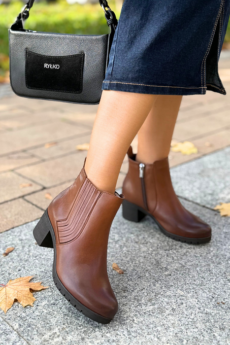 Šedé kožené kozačky Galant se zatepleným podpatkem