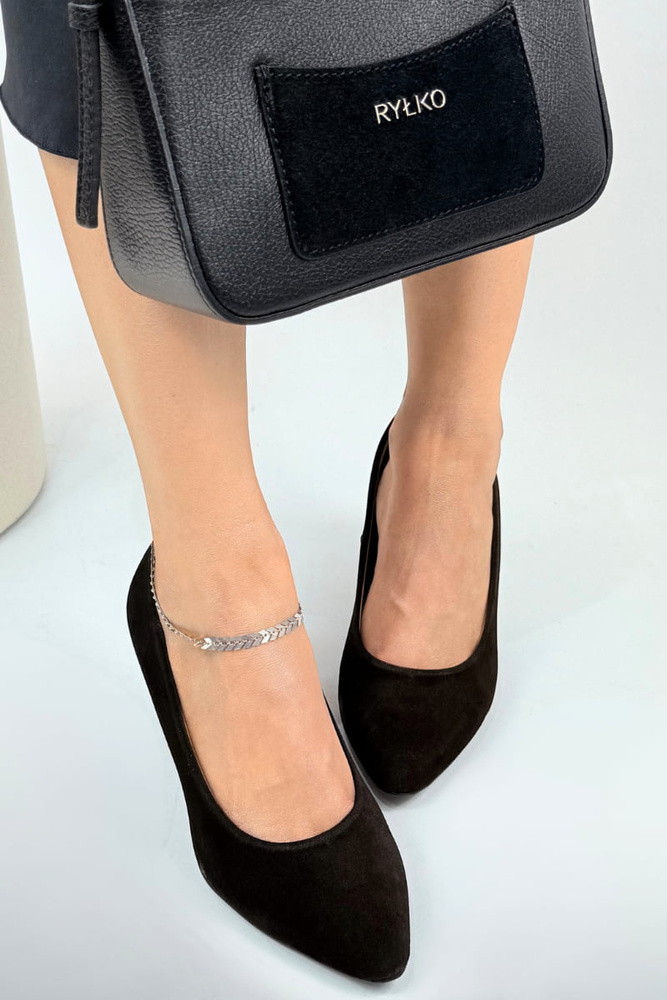 Černé semišové kotníkové boty se zipem vzadu