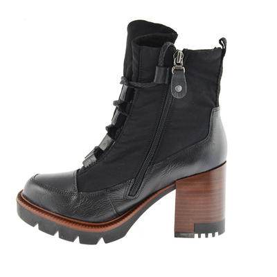 Dámské černé boty na vysokém podpatku