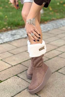 Béžové prolamované jarní kozačky