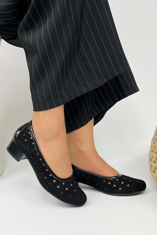 Černé semišové prolamované lodičky