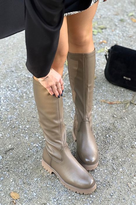 Béžové semišové kozačky s blokem Potocki