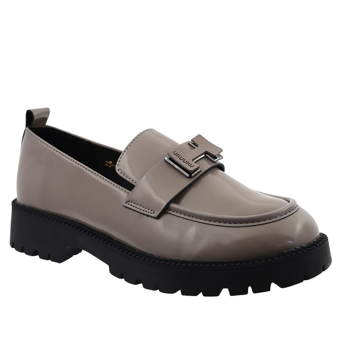 Béžové kožené boty se silnější, lakovanou podrážkou