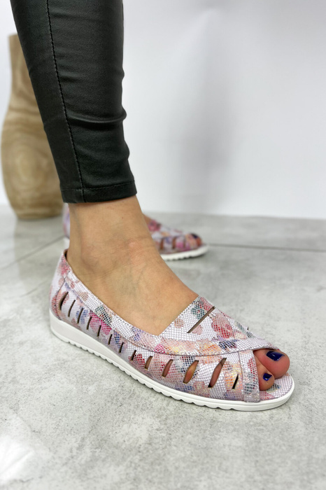 Růžové prolamované balerínky s květinami