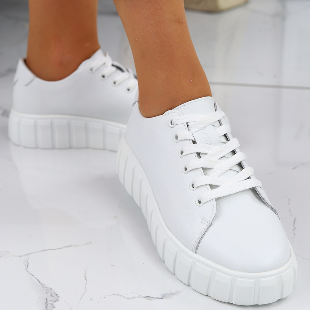 Dámské bílé boty na šněrování na platformě značky Vinceza
