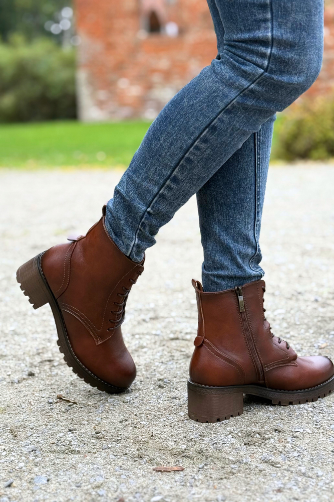 Černé kotníkové boty Potocki s ozdobným podpatkem