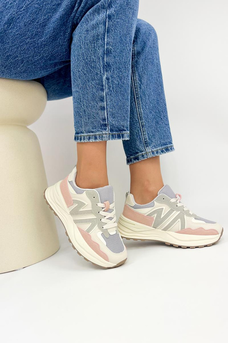 Bílé a růžové tenisky na platformě