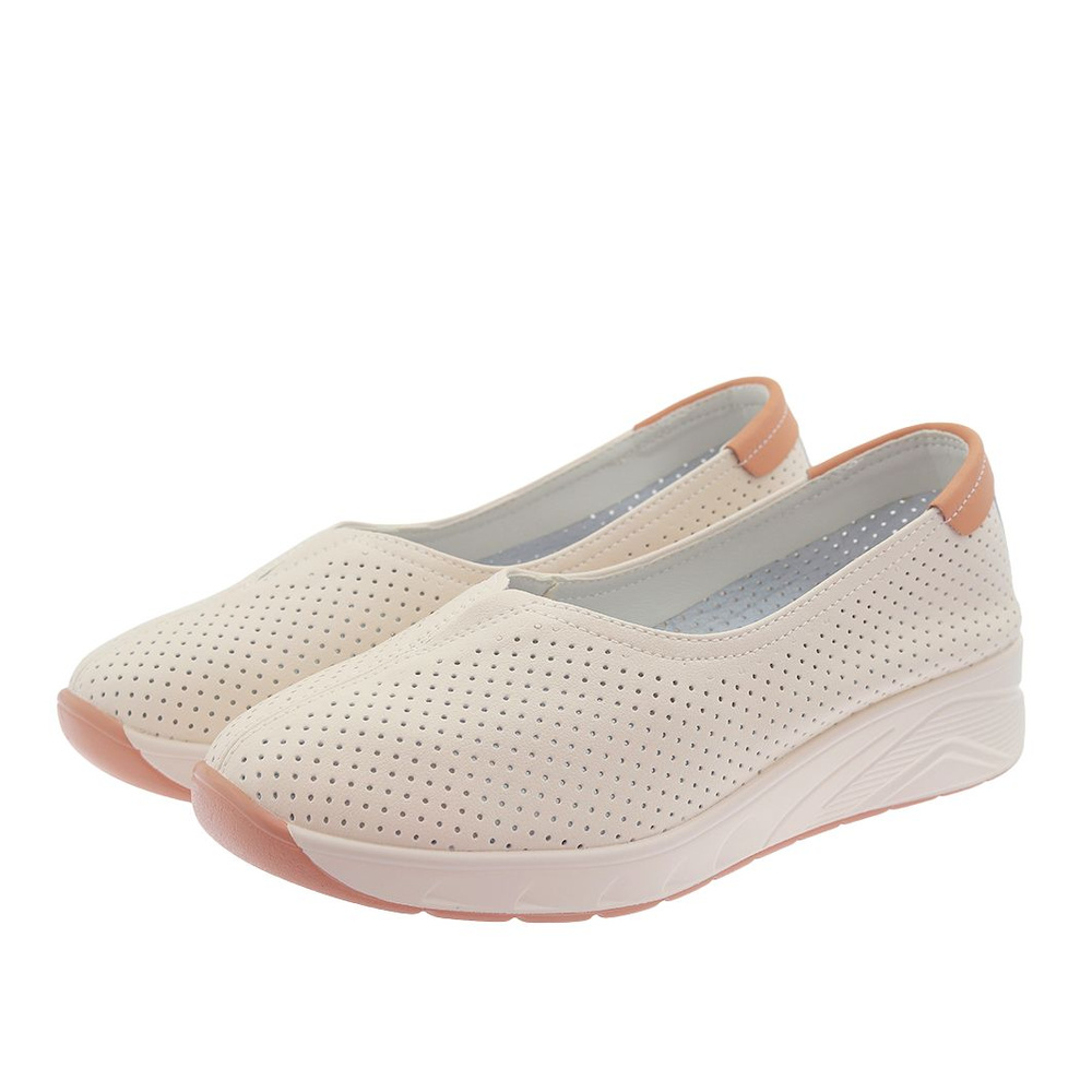 Dámské béžové kožené boty s perforací na nízké platformě