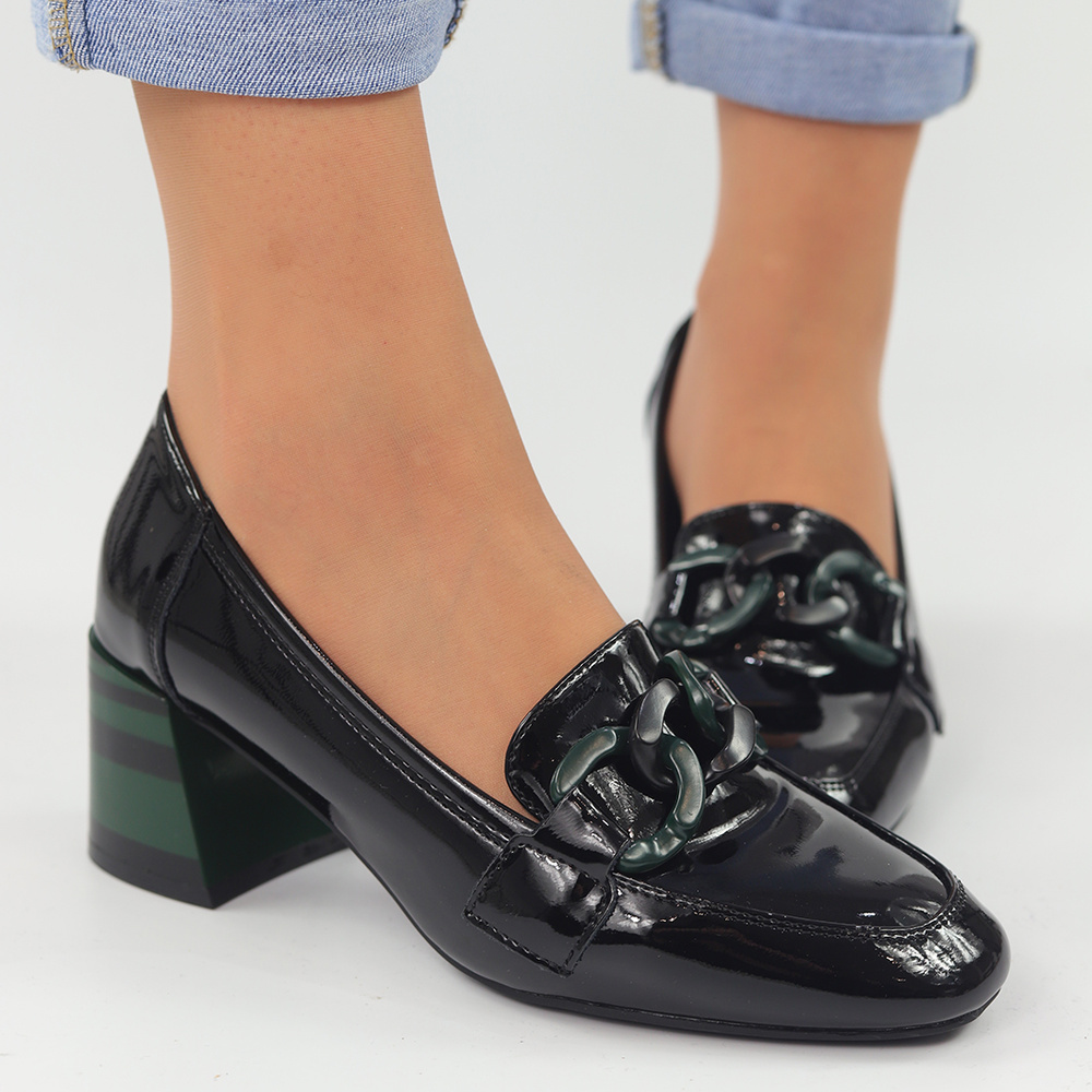 Černé lakovky s ozdobným podpatkem Vinceza