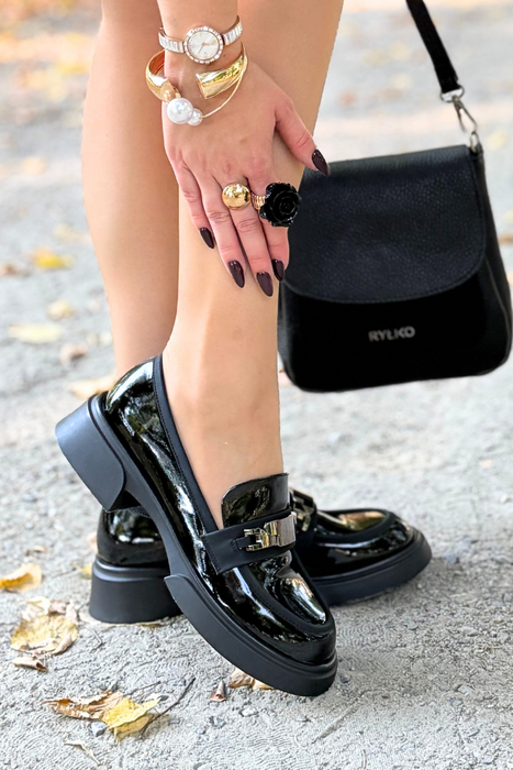 Béžové kožené tenisky s perforovanými klínky