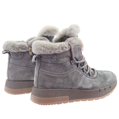 Šedé semišové kožené kozačky, podšité kožíškem, šněrovací na zip