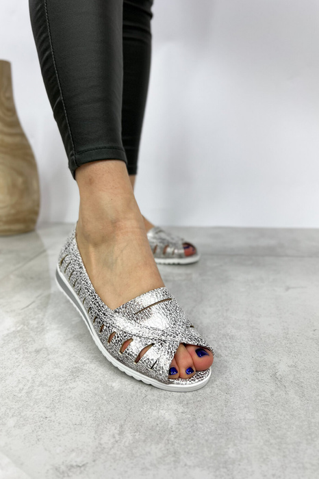 Stříbrné prolamované balerínky s otevřenou špičkou