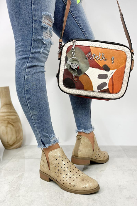 Zlaté prolamované kotníkové boty s výřezy