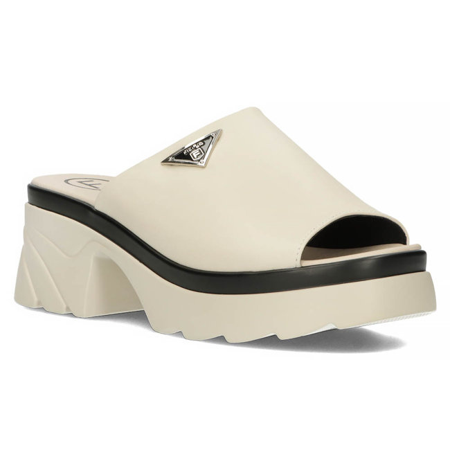 Béžové kožené žabky s blokem a platformou Filippo