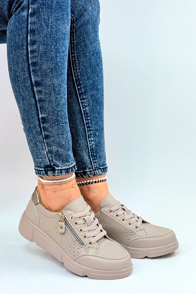 Děrované kožené boty na taupe platformě