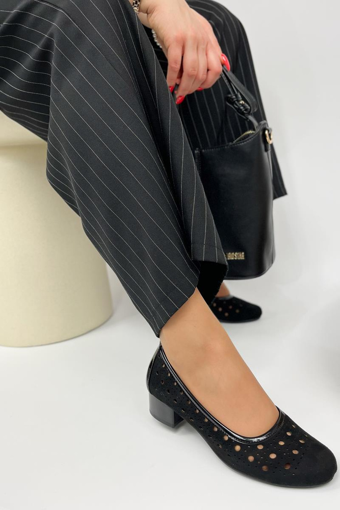 Černé semišové prolamované lodičky