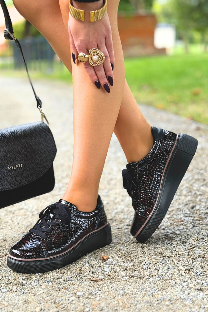 Kožené nazouvací boty na klínku se zipem, černé