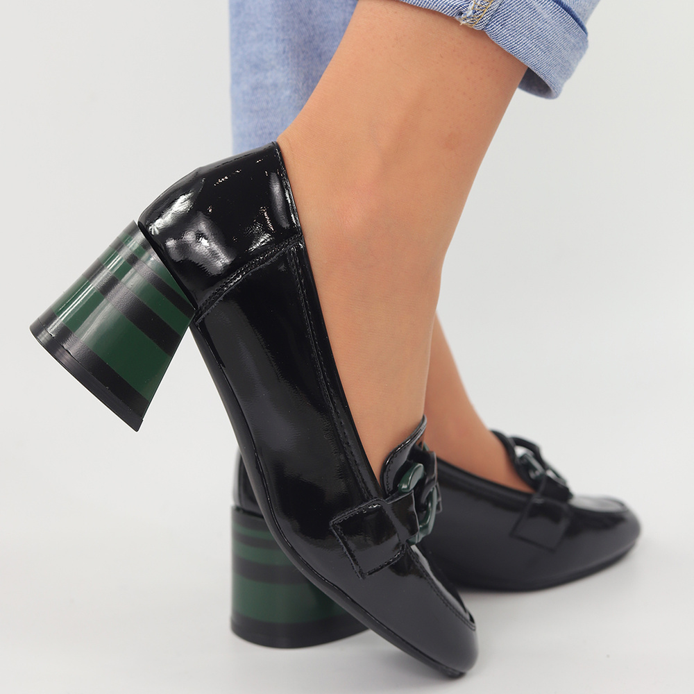 Černé lakovky s ozdobným podpatkem Vinceza