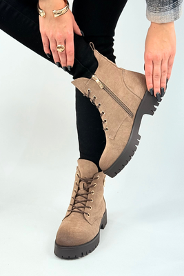 Černé kotníkové boty Potocki s ozdobným podpatkem